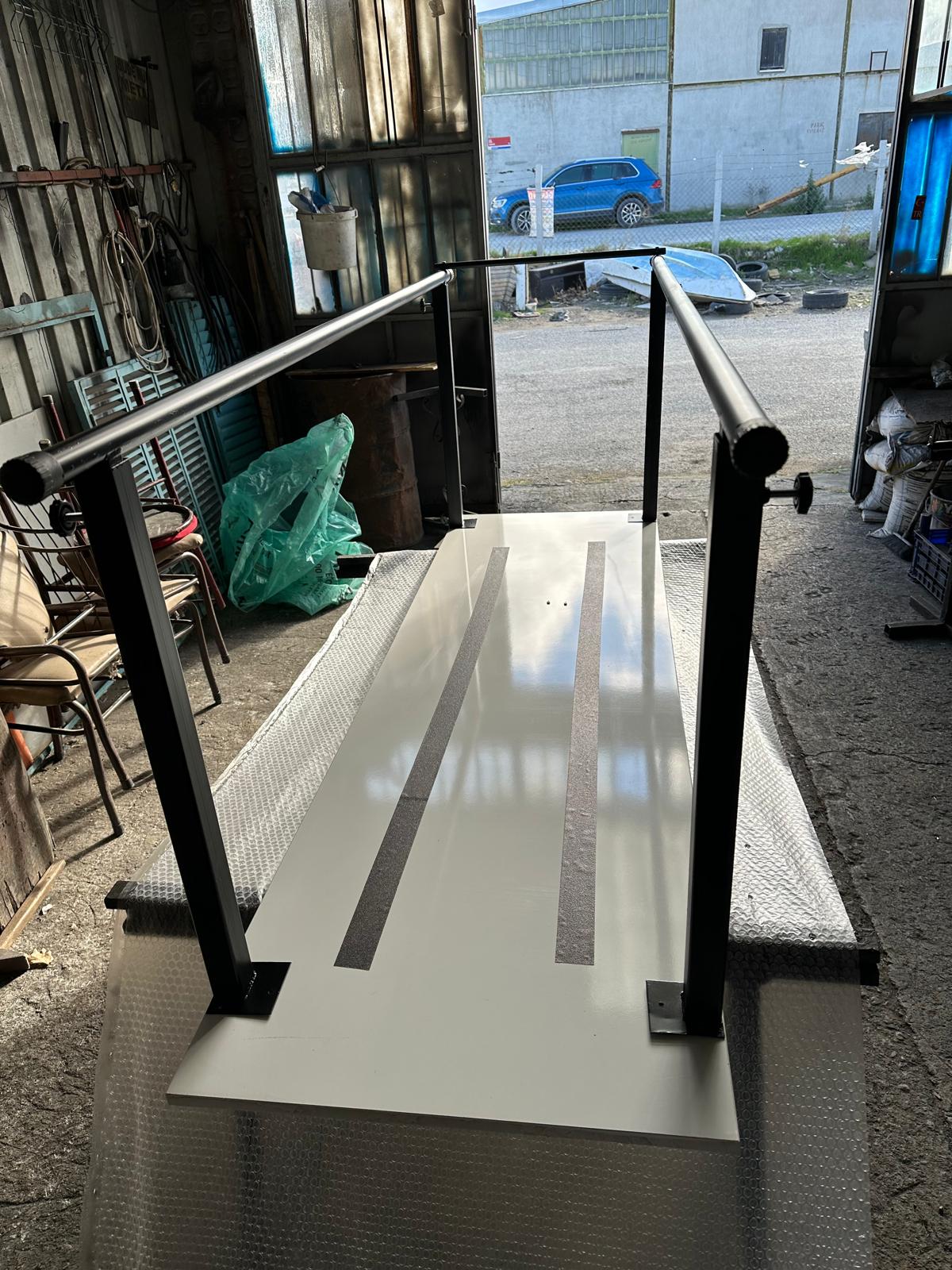Parelel Bar Fizik Tedavi Barı – Yükseklik Ayarlı Kaydırmaz Şeritli 183 cm Uzunluk
