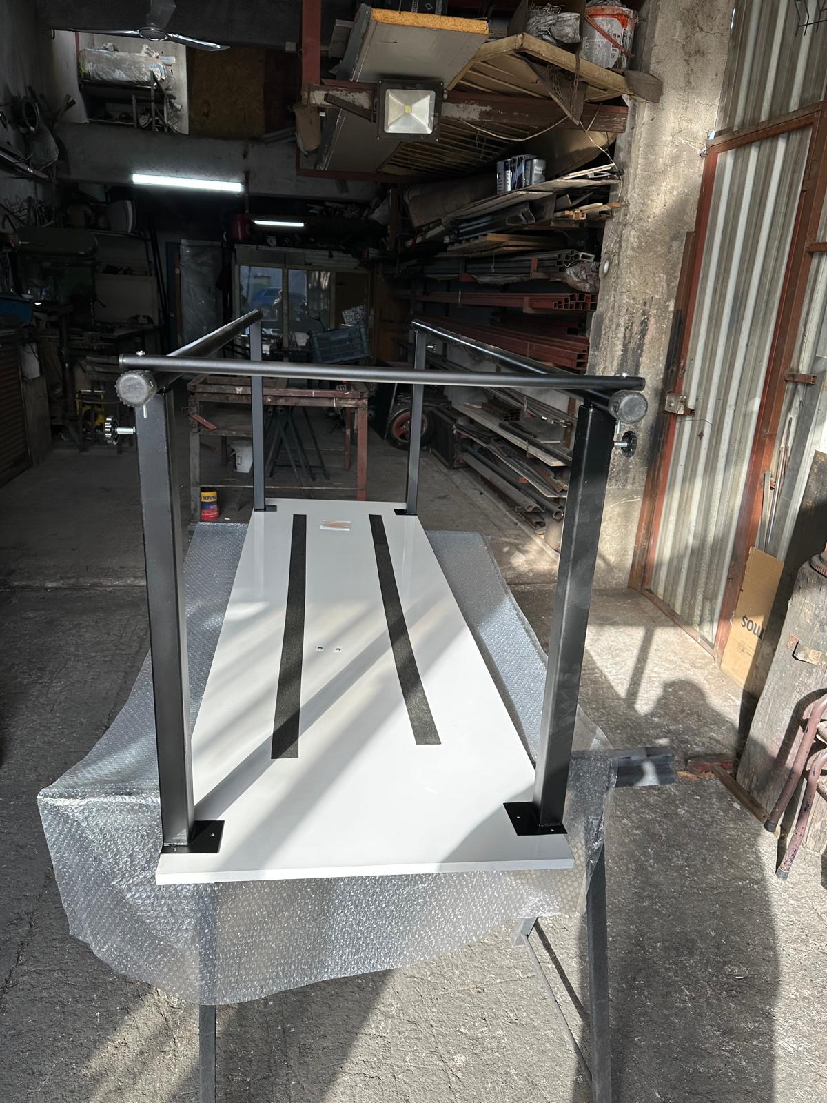 Parelel Bar Fizik Tedavi Barı – Yükseklik Ayarlı Kaydırmaz Şeritli 183 cm Uzunluk