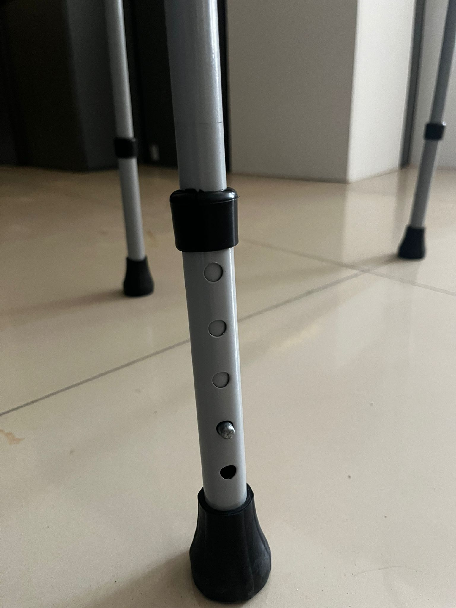 WOLKER Paslanmaz Alüminyum Walker | Katlanabilir | 55×75 cm | 84 cm’ye Kadar Ayarlanabilir Yükseklik