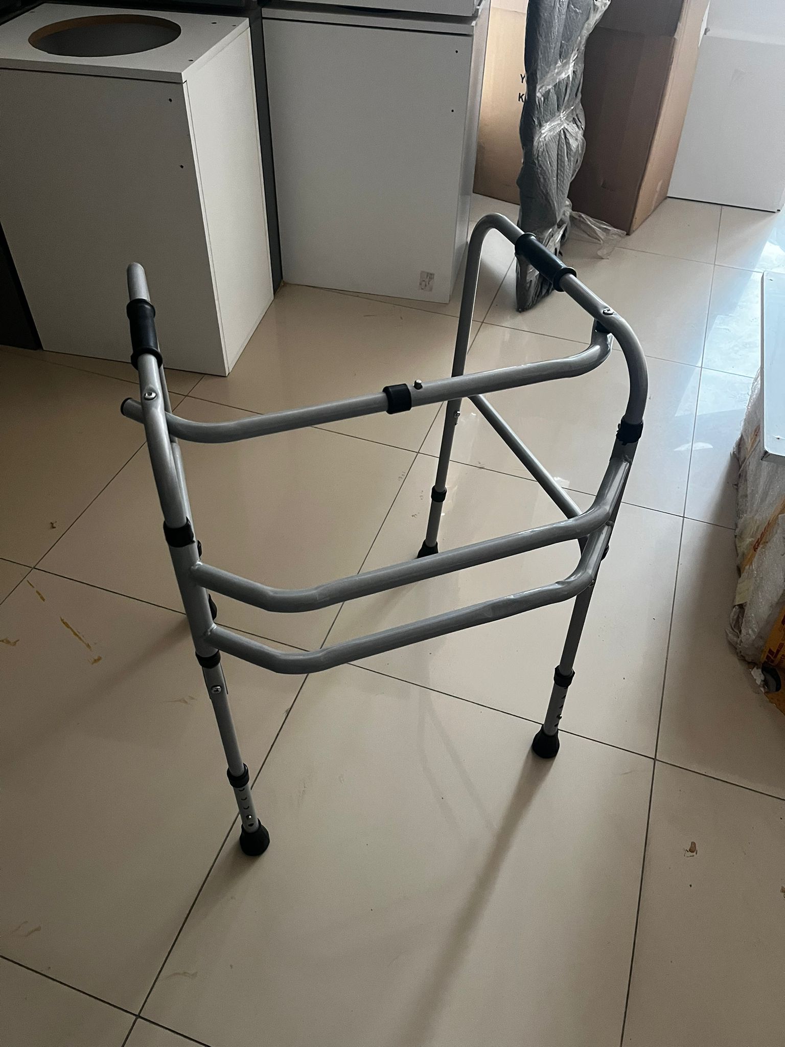 WOLKER Paslanmaz Alüminyum Walker | Katlanabilir | 55×75 cm | 84 cm’ye Kadar Ayarlanabilir Yükseklik